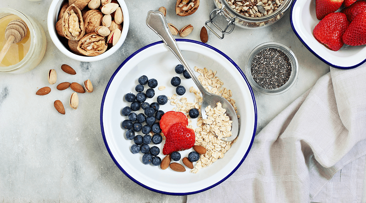 oats with milk and berries